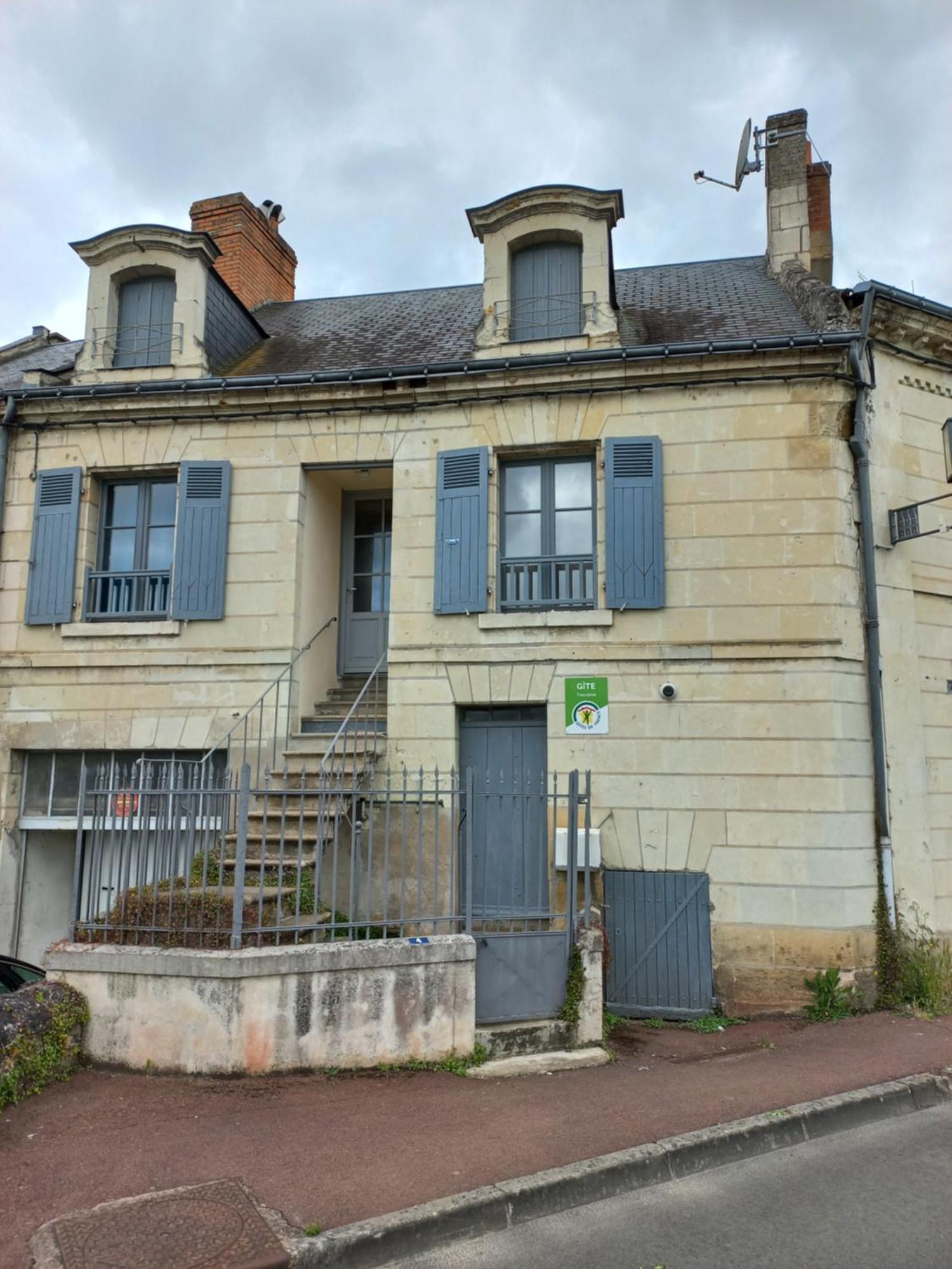 Agreable Maison De Ville Au Coeur De Chinon Luaran gambar